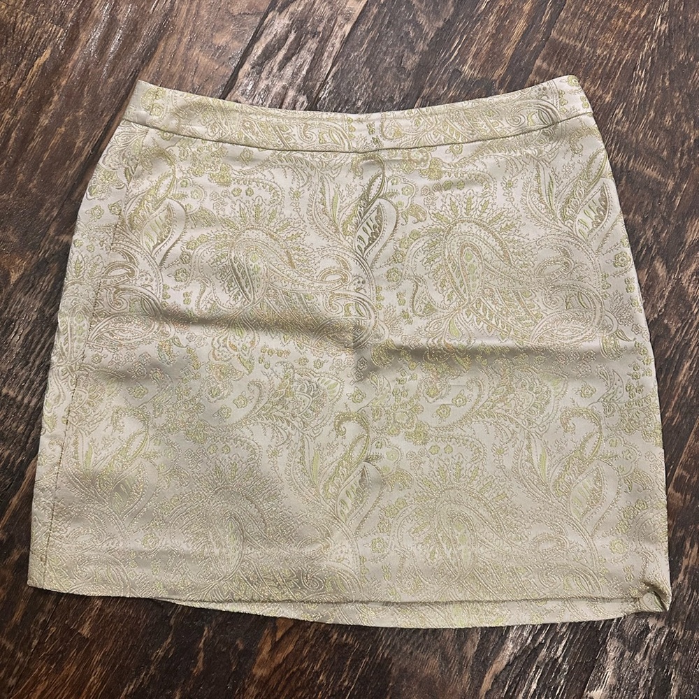 Banana Republic Cream Paisley Mini Skirt with Shiny Green Motif -silk/rayon